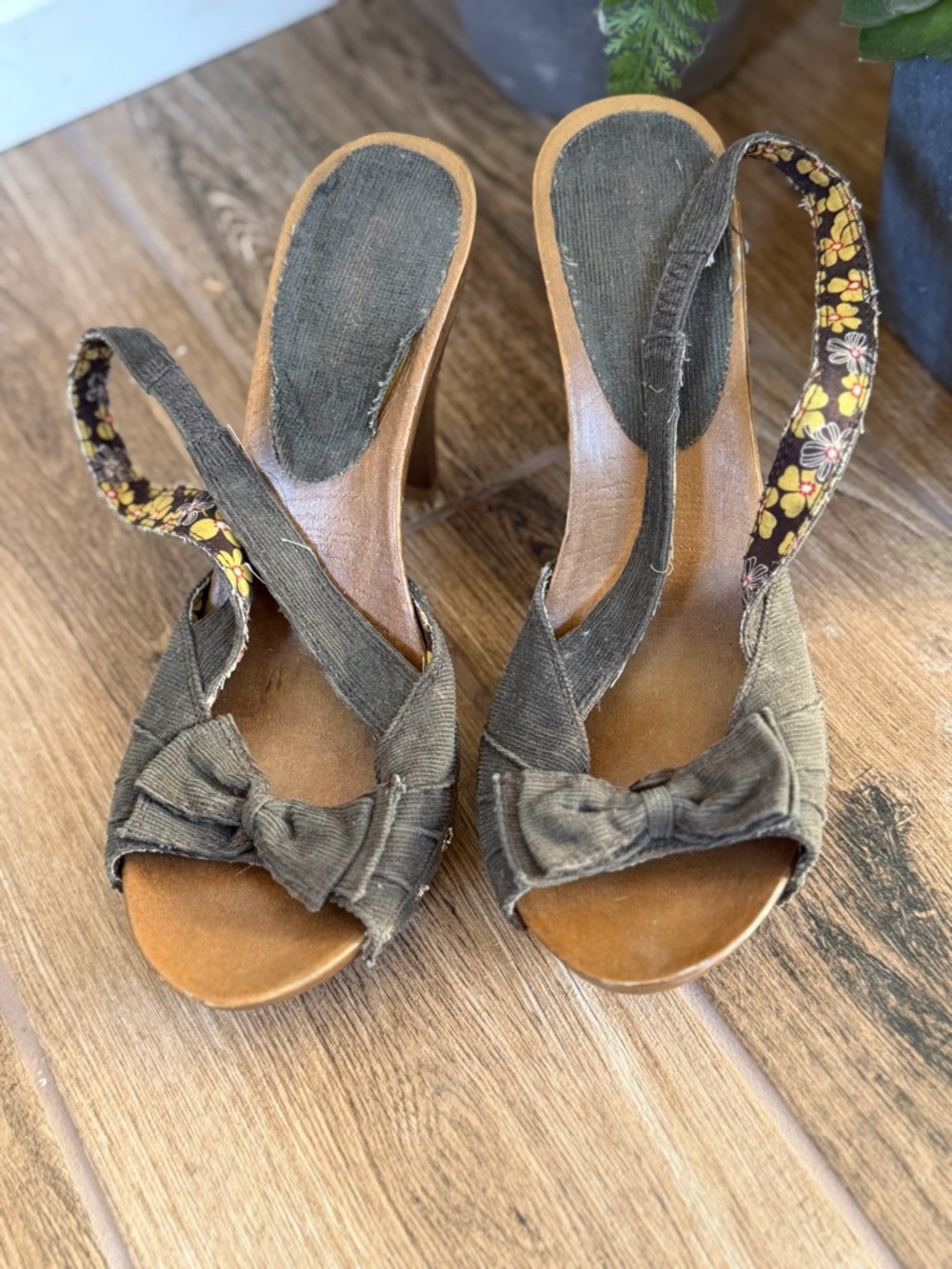 Women’s Brown Bow Slingback Sandals